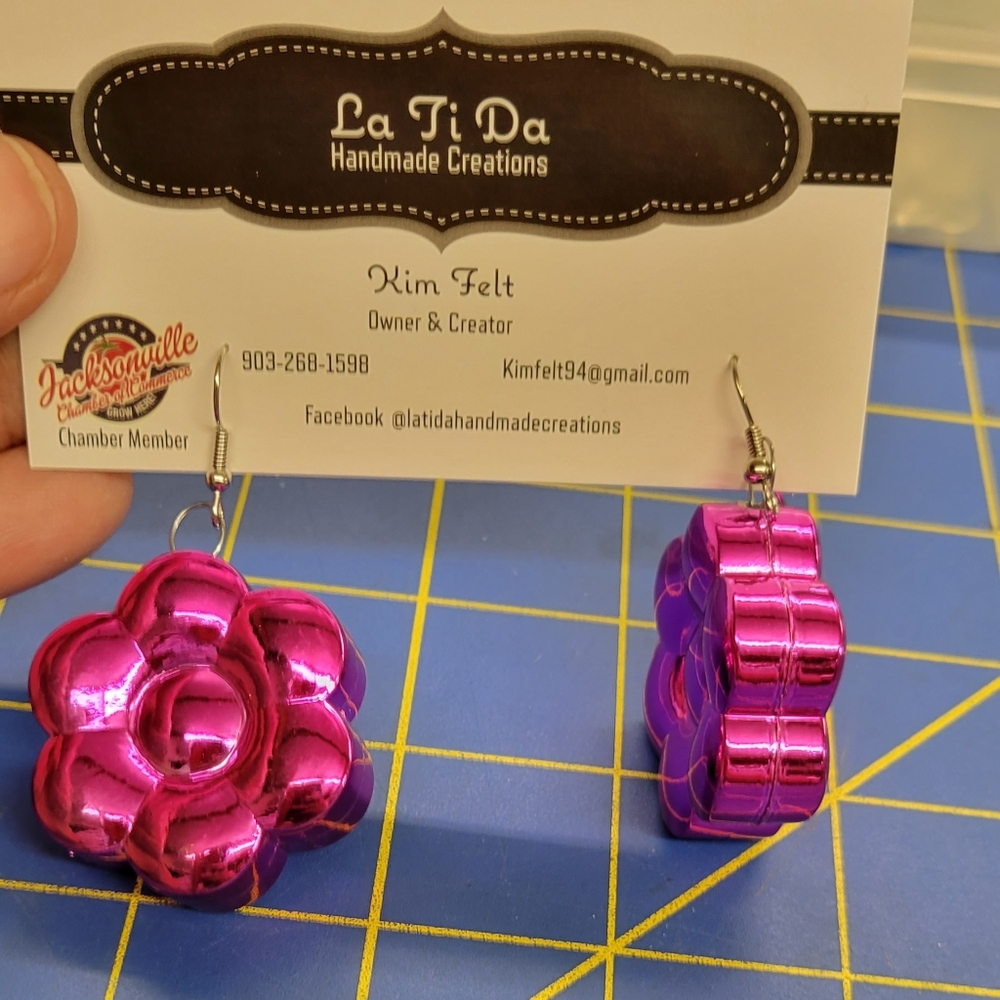Metallic Hot Pink Color Earrings Flower Spring Easter 12$